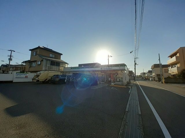 近くのコンビニまで916m（徒歩12分）