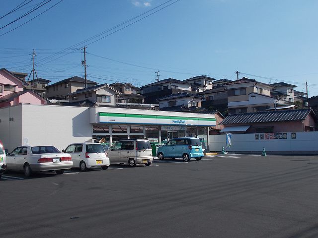 近くのファミリーマート塩浜店まで1,100m(徒歩14分)