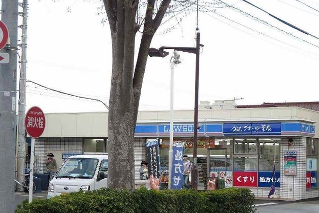 近くのコンビニまで300m（徒歩4分）