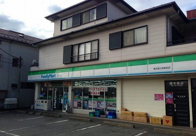 近くのファミリーマート 御殿場駒門店まで1,300m（徒歩17分）