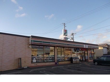 近くのセブンイレブン福島伊達店まで450m（徒歩6分）