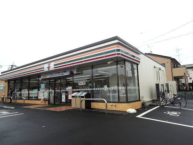 近くのセブンイレブン伊奈栄6丁目店まで250m(徒歩4分)