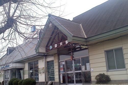 近くの梁川駅まで1,000m（徒歩13分）