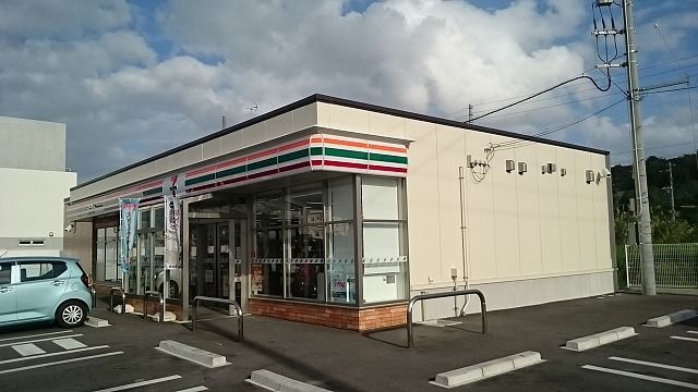 近くのセブンイレブン糸満真栄里東店まで140m(徒歩2分)