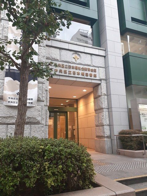 近くの図書館まで142m（徒歩2分）