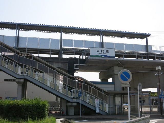 近くの愛知環状鉄道「大門駅」まで730m（徒歩10分）