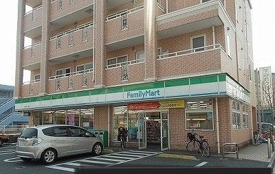 近くのファミリーマートまで80m(徒歩1分)