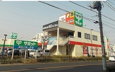 近くのグリーンマークシティまで300m(徒歩4分)