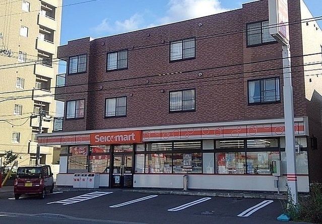 近くのセイコーマートまで140m(徒歩2分)
