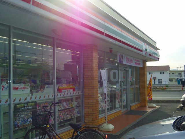 近くのコンビニまで100m（徒歩2分）