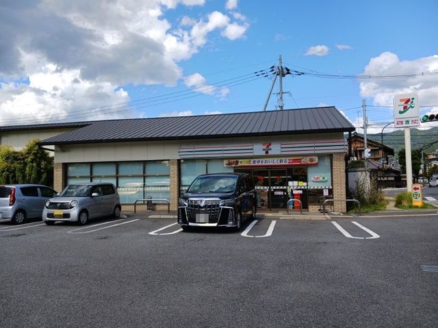 近くのセブンイレブン 伏見石田大山店まで210m(徒歩3分)