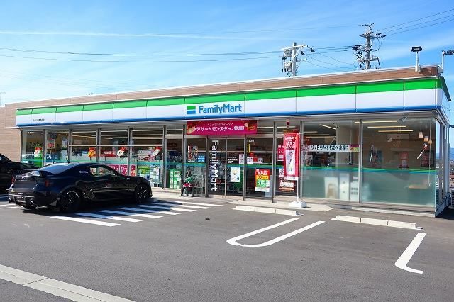 近くのコンビニまで750m（徒歩10分）
