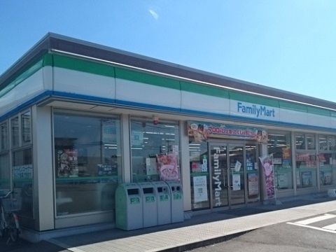 近くのファミリーマート富山中田店まで1,500m（徒歩19分）