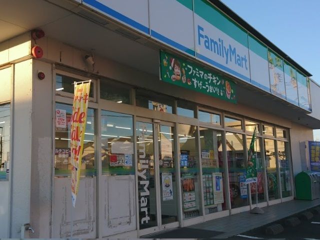 近くのコンビニまで450m（徒歩6分）