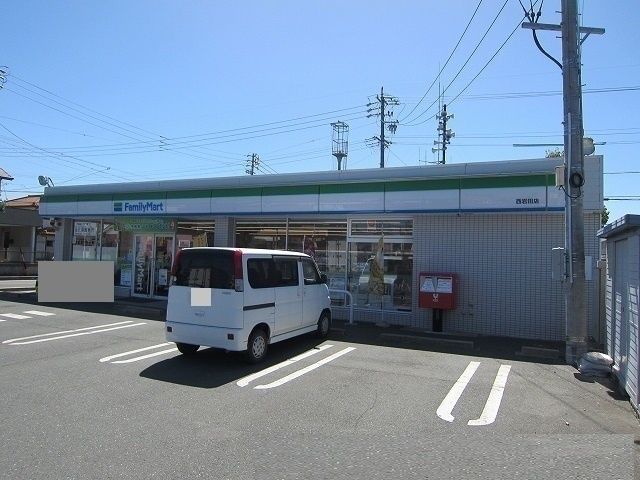近くのファミリーマートまで300m(徒歩4分)