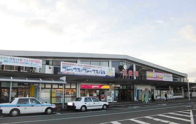 近くの駅まで1,240m（徒歩16分）