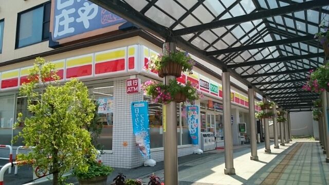 近くのコンビニまで900m（徒歩12分）