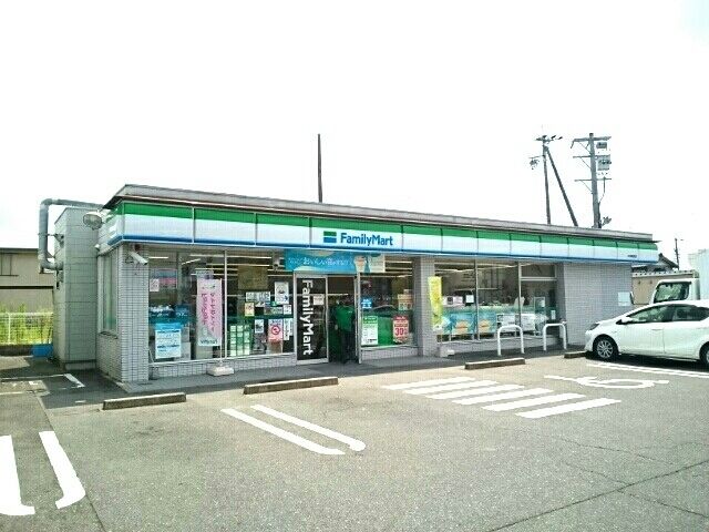 近くのファミリーマート 江南高屋店まで400m(徒歩5分)