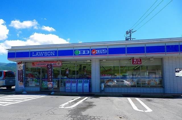 近くのローソン裾野平松南店まで700m（徒歩9分）