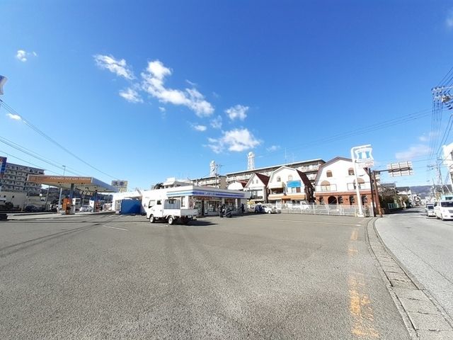 近くのローソン 高知高須店まで600m(徒歩8分)