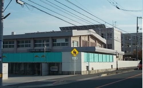近くの多肥小学校さんまで450m（徒歩6分）