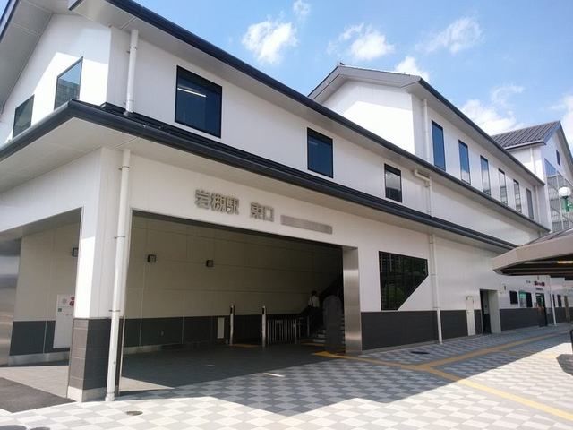 近くの岩槻駅まで1,300m（徒歩17分）