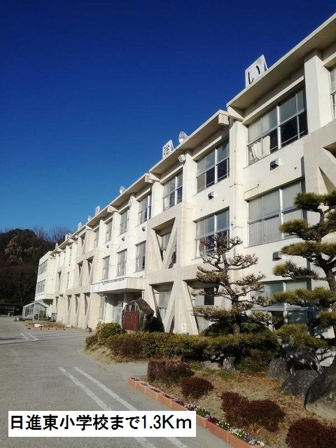 近くの東小学校まで1,300m(徒歩17分)