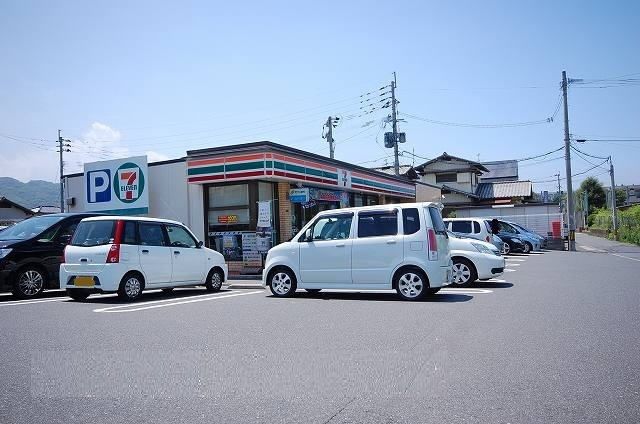 近くのセブンイレブンまで240m（徒歩3分）