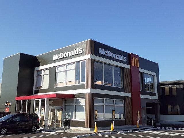近くのマクドナルド３号線南高江店まで1,720m（徒歩22分）
