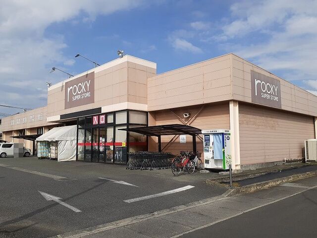 近くのロッキー八幡店まで1,340m（徒歩17分）