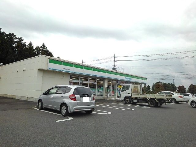 近くのファミリーマート石橋工業団地まで800m（徒歩10分）