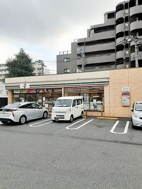 近くのセブンイレブン新宿下落合駅北店まで389m（徒歩5分）