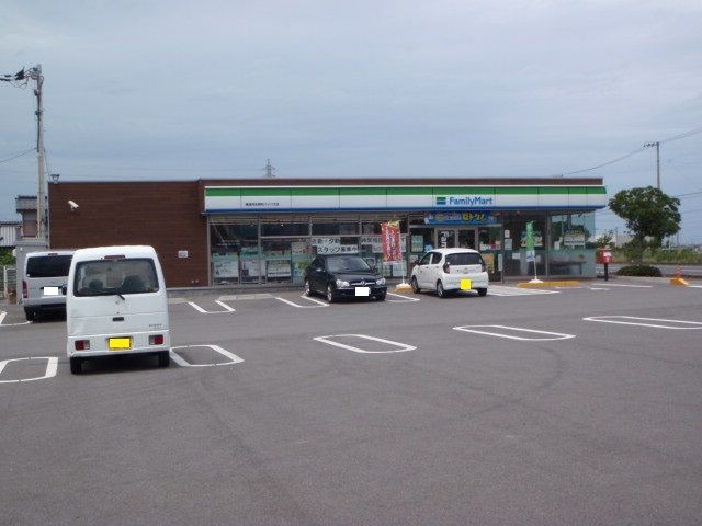 近くのコンビニまで450m（徒歩6分）