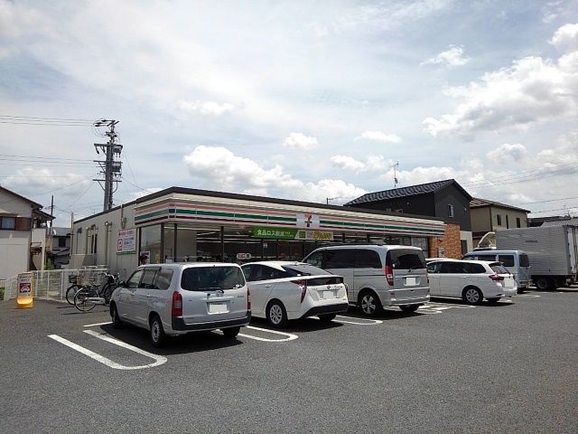 近くのセブンイレブンまで450m（徒歩6分）
