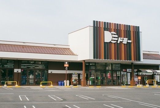 近くのドミー大府店まで1,100m（徒歩14分）