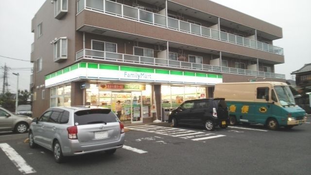 近くのファミリーマート　浦和大谷口店まで500m（徒歩7分）