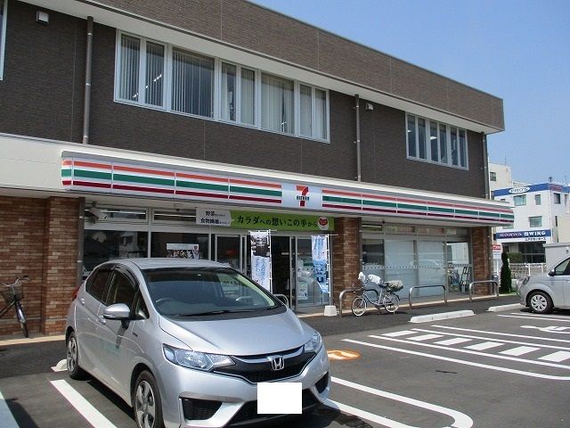 近くのセブンイレブン神宮東３丁目店まで130m（徒歩2分）
