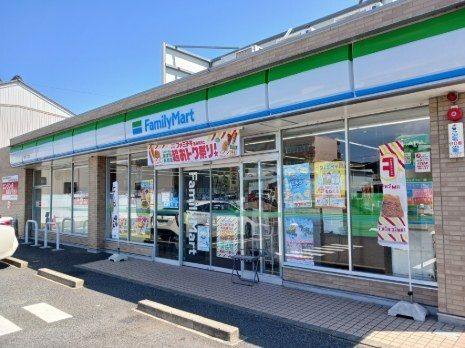 近くのファミリーマートまで400m(徒歩5分)