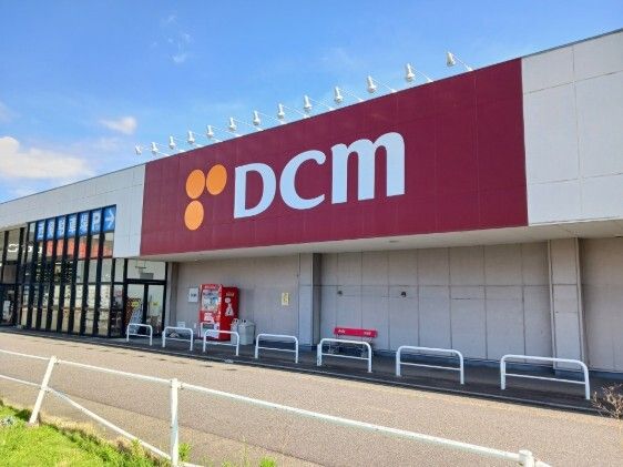 近くのDCMまで2,000m(徒歩25分)
