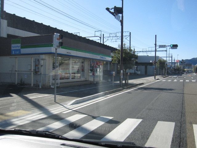 近くのファミリーマート静岡吉野町店まで220m(徒歩3分)