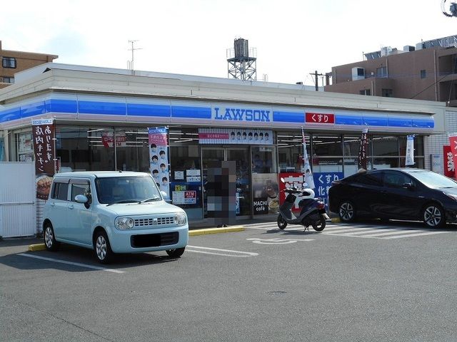 近くのローソン尾ノ上三丁目店まで400m（徒歩5分）