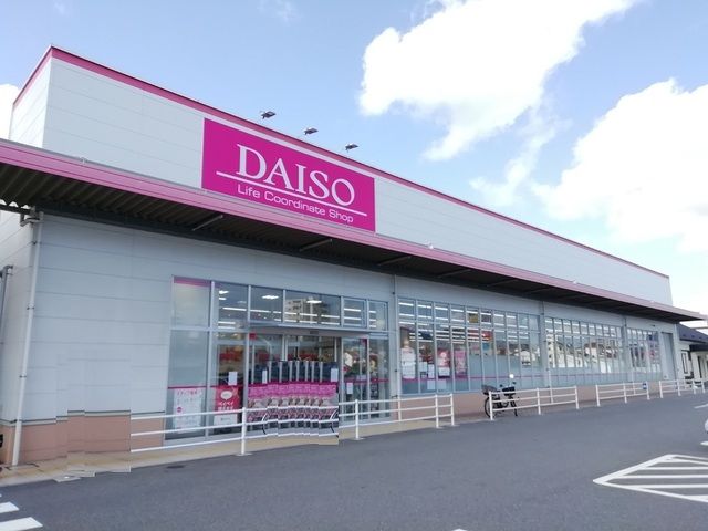 近くの施設まで720m（徒歩9分）