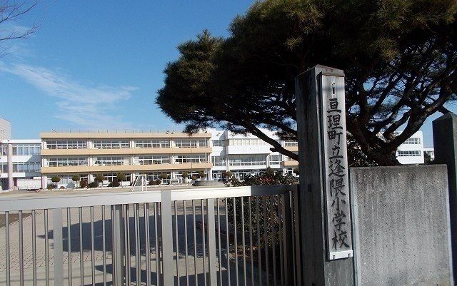 近くの亘理町立逢隈小学校まで1,200m(徒歩15分)
