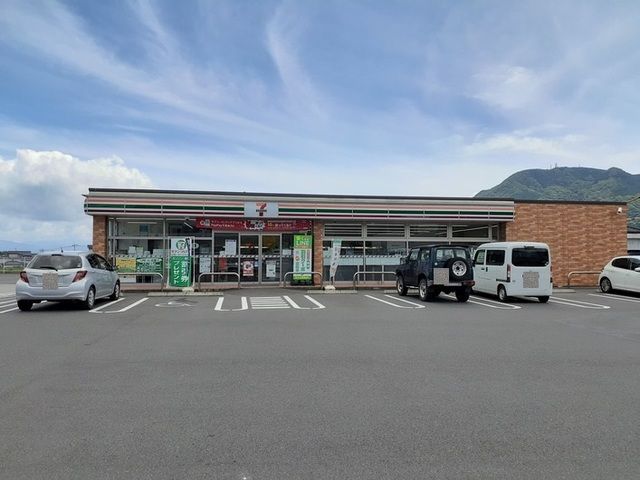 近くのコンビニまで1,400m（徒歩18分）