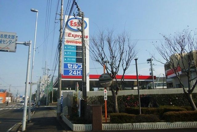 近くのガソリンスタンドまで750m（徒歩10分）