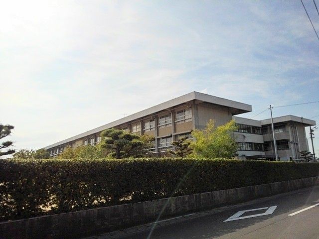 近くの多度津町立豊原小学校まで650m(徒歩9分)