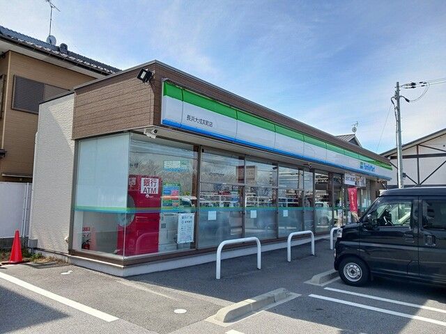 近くのファミリーマート大戌亥町店様まで810m（徒歩11分）
