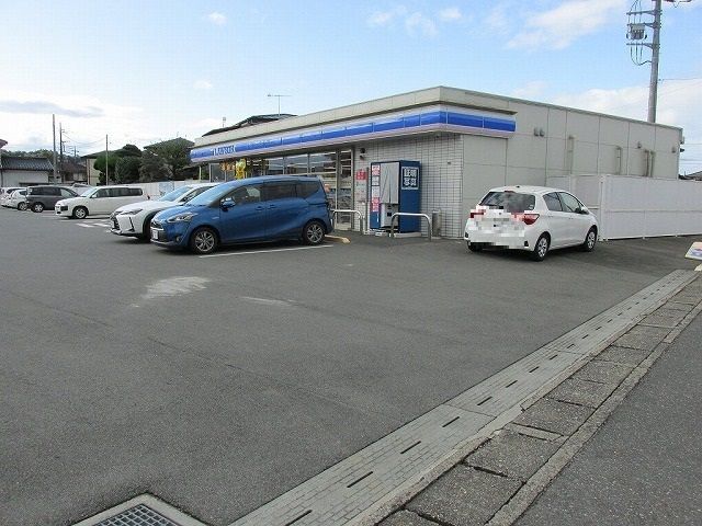 近くのローソンまで660m（徒歩9分）