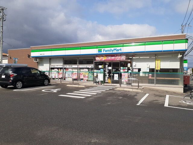 近くのファミリーマート福岡拾六町店まで500m(徒歩7分)
