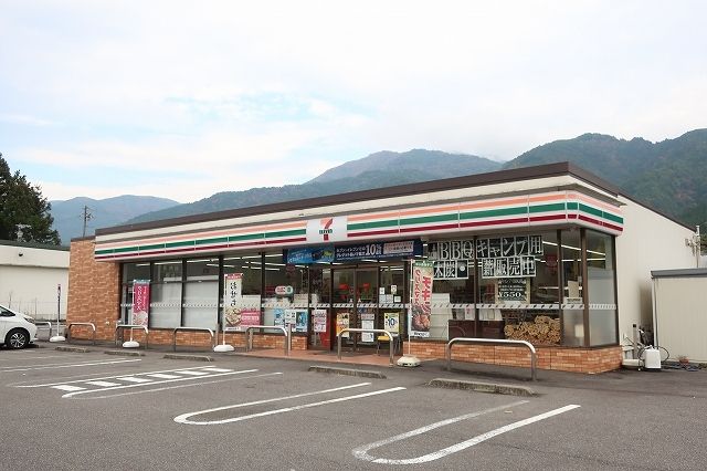 近くのセブンイレブンまで100m（徒歩2分）